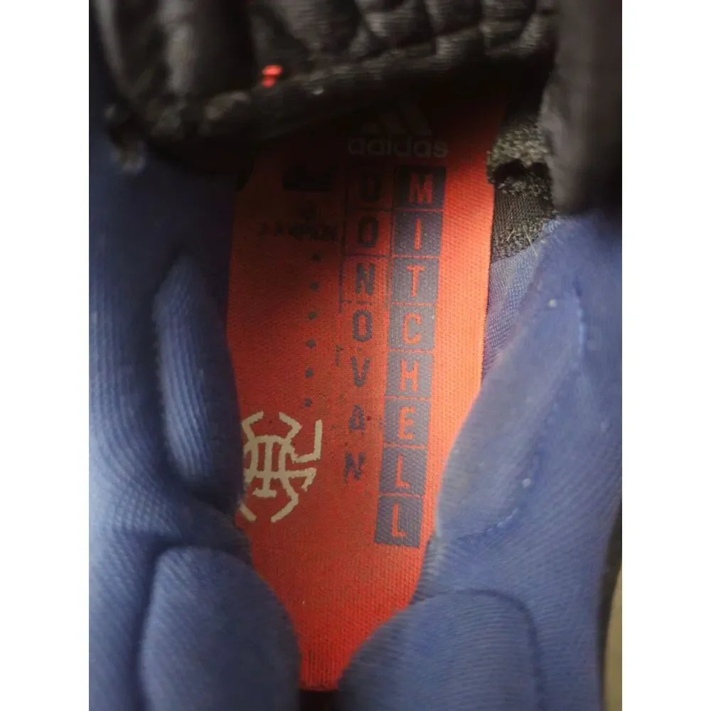 PREMIUM ADIDAS D.O.N. ISSUE 1 